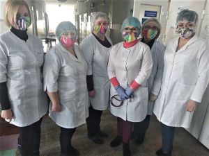 Простирадла, маски, захисні костюми передають благодійники